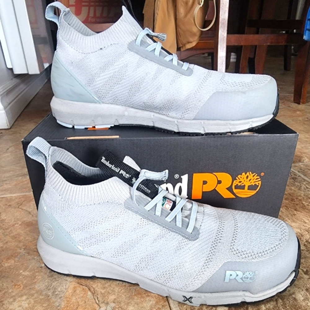 Steel toe working shoes